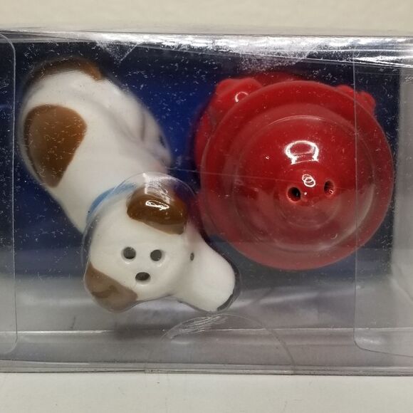Dei Dog with Fire Hydrant Salt and Pepper Shaker Set NIB - Picture 7 of 10